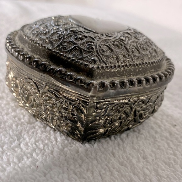 Vintage Silver Plated Zinc Heart Shaped Blue Velour Lined Trinket Box - Picture 8 of 13